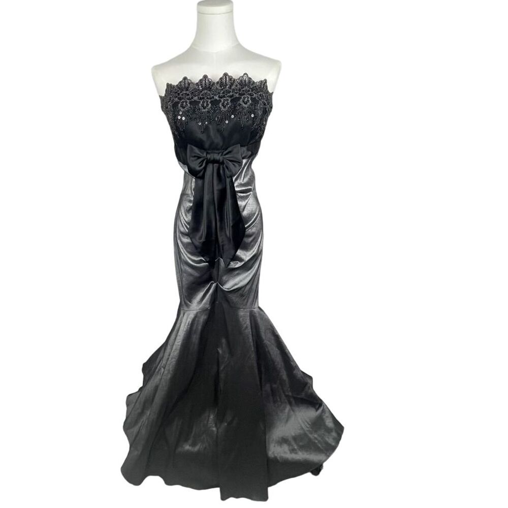 Blondie Nites, true size 4, tag says size‎ 9, fish tail metallic gray gown, Prom